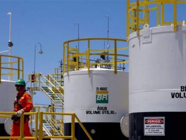 Imagem da notícia "Nova política da Petrobras é acertada, diz pesquisadora da FGV"