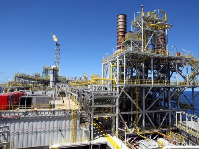 Imagem da notícia "Petrobras inicia venda de 60% de ativos de refino e logística no Sul e Nordeste"