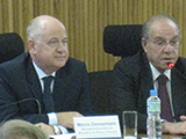 Imagem da notícia "Lançamento de caderno da FGV Energia aponta os desafios do setor de gás natural"