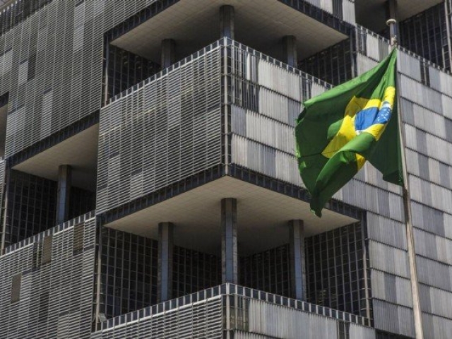 Imagem da notícia "Privatização das quatro refinarias da Petrobras deve ser concluída até 2019, diz Parente"