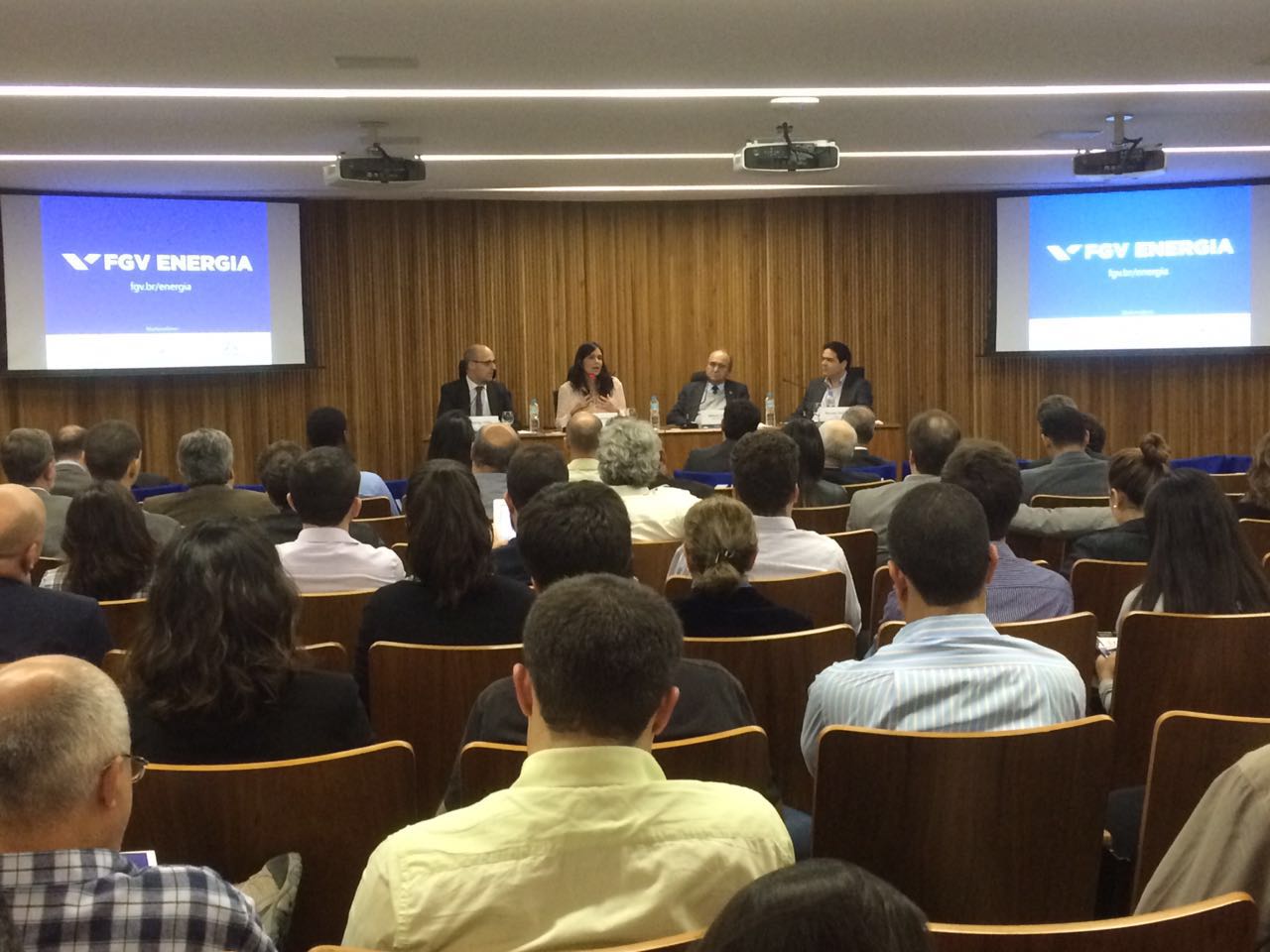 Imagem da notícia "FGV Energia lança novo estudo sobre geração distribuída e defende mudanças na regulação de incentivos"