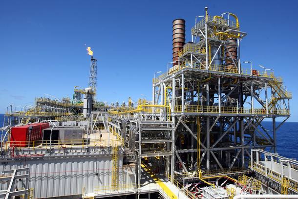 Imagem da notícia "Petrobras inicia venda de 60% de ativos de refino e logística no Sul e Nordeste"