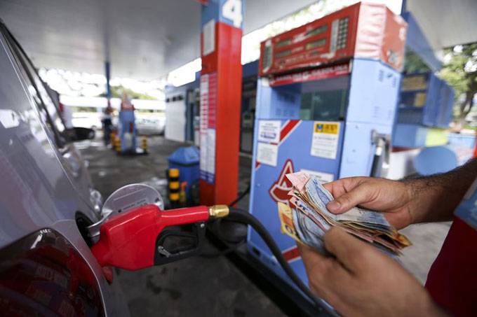 Imagem da notícia "Por que o governo não reage mais à disparada da gasolina"