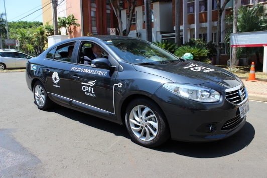 Imagem da notícia "Pesquisadora da FGV Energia explica o que esperar quando o combustível dos carros for eletricidade"