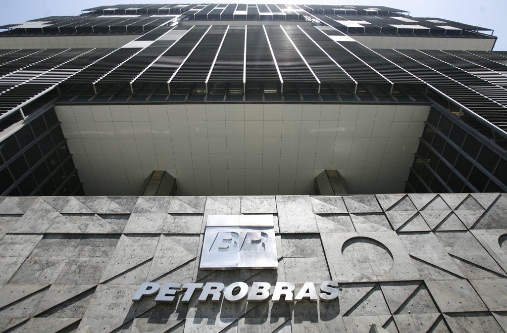 Imagem da notícia "Petrobras inicia venda de 60% de ativos de refino e logística"