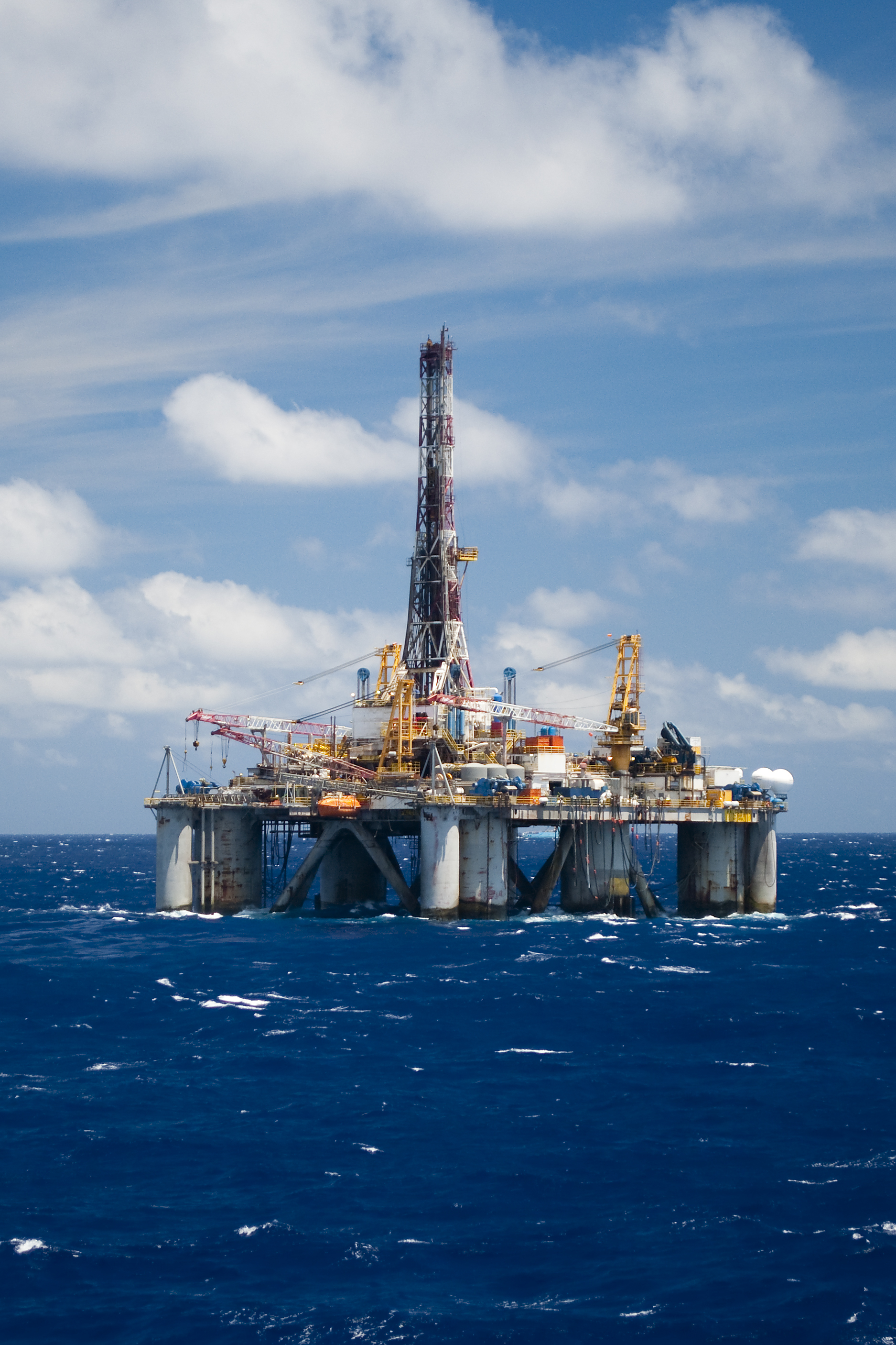 Imagem da notícia "Preço do petróleo só deve subir em 2018"