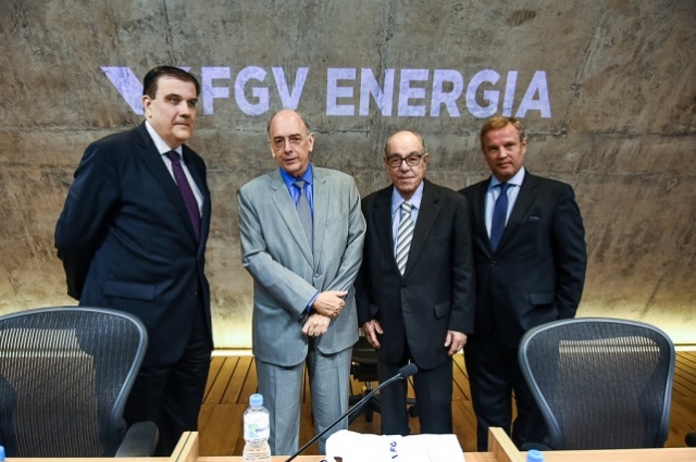 Presidente da FGV, Professor Carlos Ivan, presidente da Petrobras, Pedro Parente, vice-presidente da FGV, Sérgio F. Quintella e diretor executivo da FGV Energia, Carlos Otavio Quintella