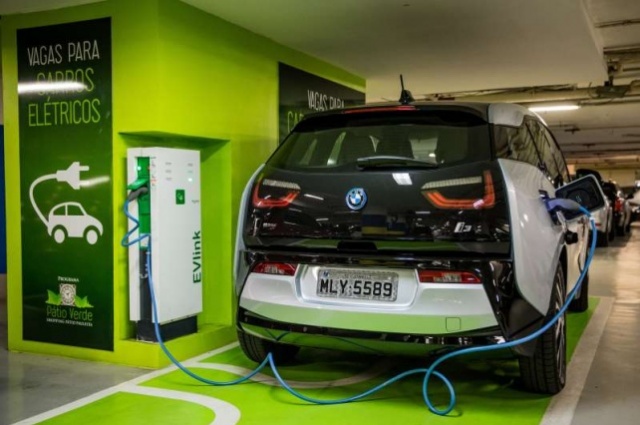 BMW i3, o primeiro elétrico vendido oficialmente no Brasil, consome cerca de R$ 50,00 de energia por mês EDUARDO ANIZELLI/FOLHAPRESS/JC