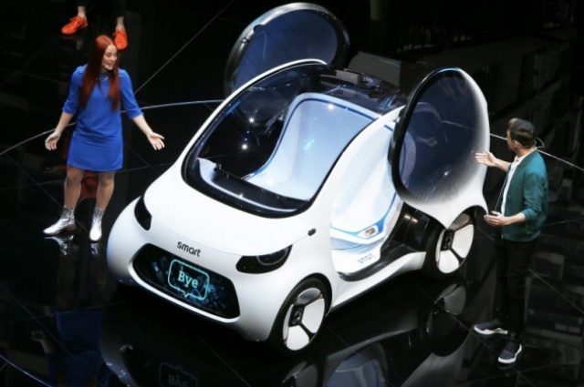 O pequeno Smart Vision EQ, apresentado no Salão do Automóvel de Frankfurt, é um exemplo das escolhas que estão sendo feitas pelas montadoras globais /NEWSPRESS/DIVULGAÇÃO/JC